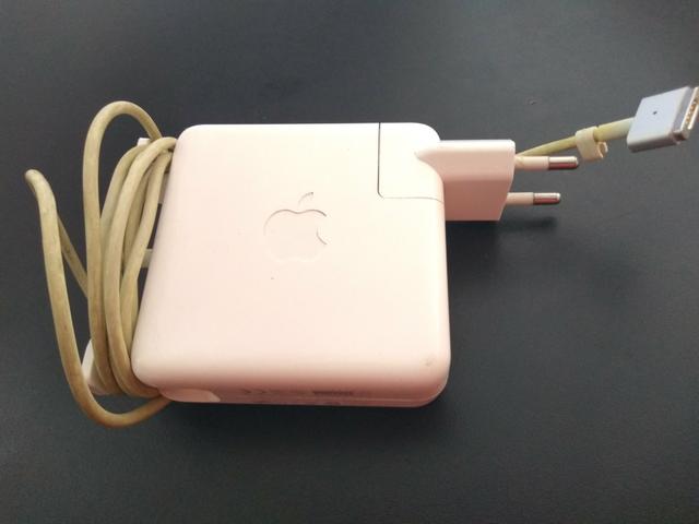 Carregador de Notebook Apple