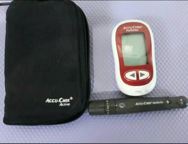 Vende-se medidor de glicose accu chek.