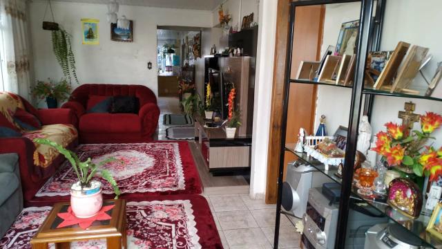 Casa averbada! vendo ou troco por chácara - Foto 7