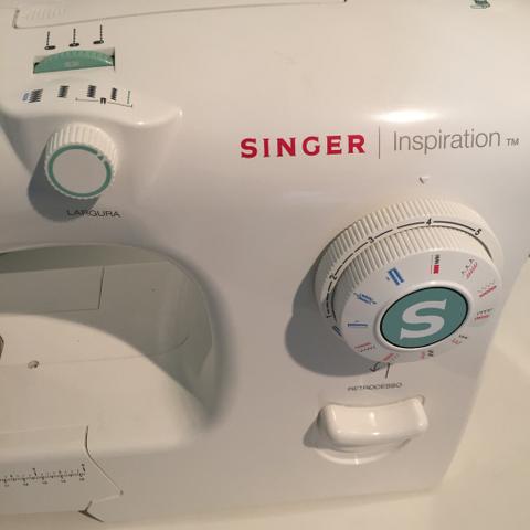 Máquina de Costura Mecânica Singer Inspiration 4218 - Branca - 110V - Foto 4