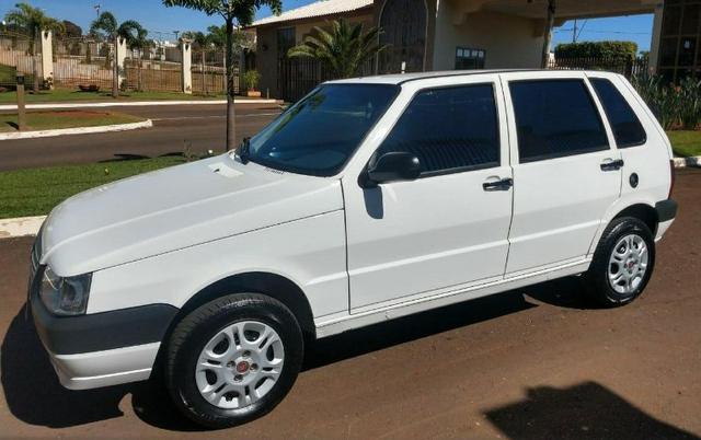 Fiat Uno Mille Celeb Econ 4P Completa - Sem Débitos