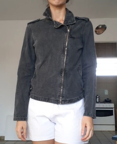 Roupa casaco jaqueta jeans preta Marisa - Foto 2