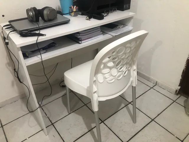 Vendo escrivaninha com cadeira 230