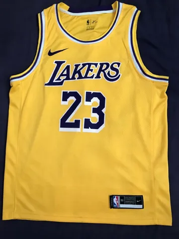 Camiseta de baloncesto de los Lebron James L Lakers de la NBA de segunda  mano por 48 EUR en Roma en WALLAPOP