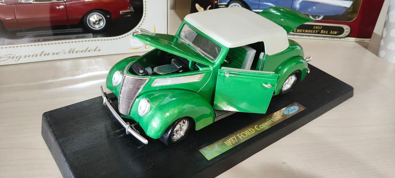 Ford Convertible 1937 1:18