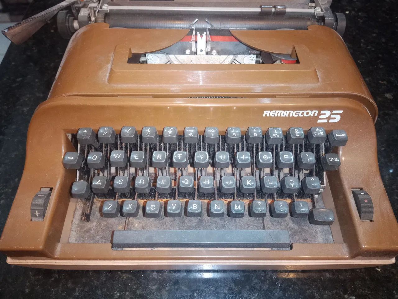 Máquina de Escrever Remington anos 80 Perfeita Bege - Foto 4