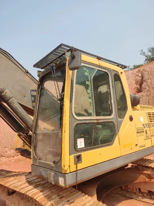 ESCAVADEIRA VOLVO EC 240 - Foto 4