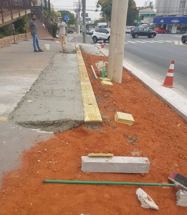 Piso tátil e adequação de calçada 