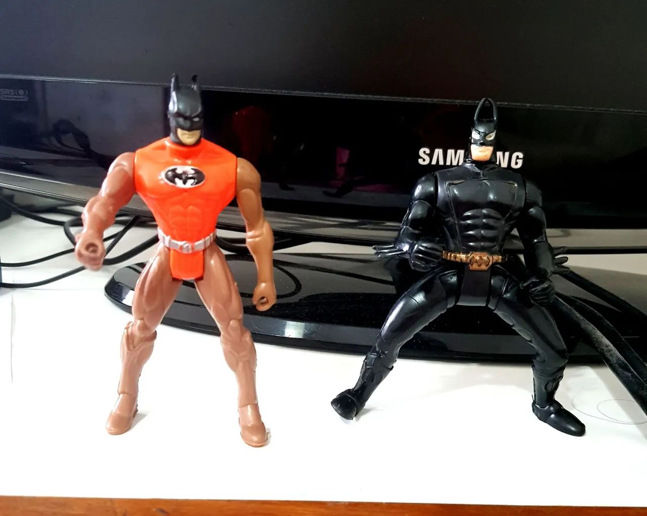 Batman 2 bonecos antigos em versões diferentes