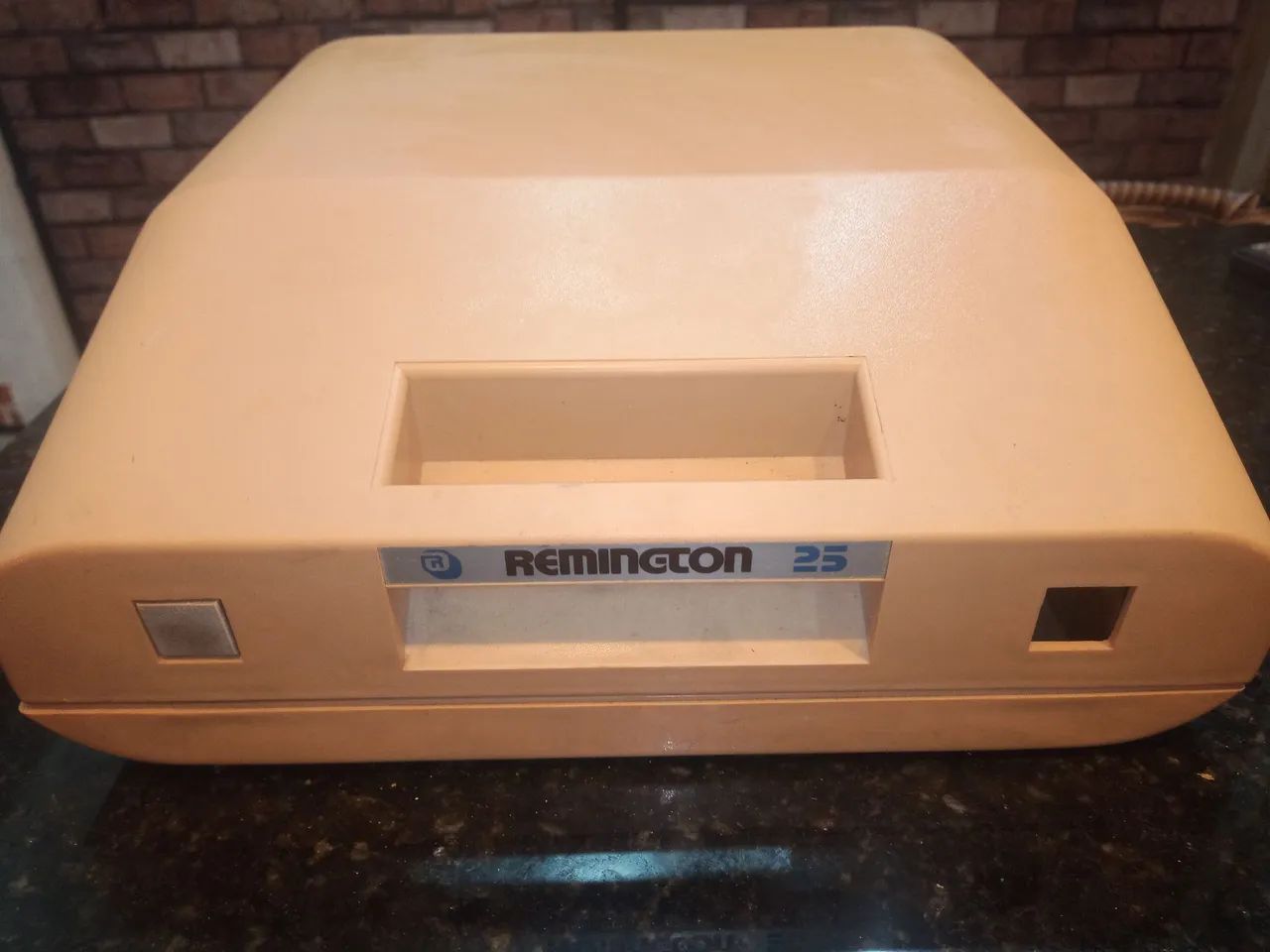 Máquina de Escrever Remington anos 80 Perfeita Bege