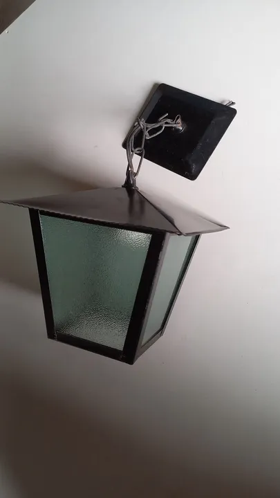 Lustre de teto em metal com vidro fosco