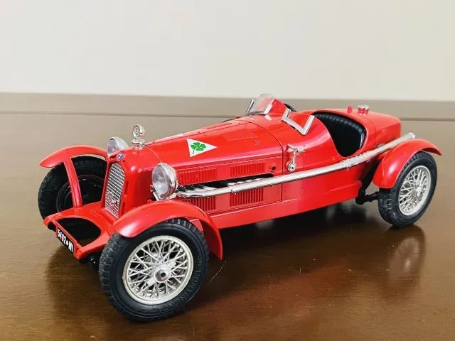 Miniatura Alfa Romeo 2300 Monza Bburago 1/18