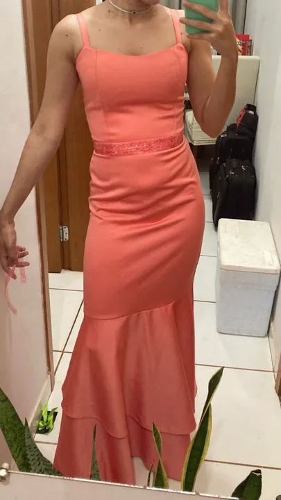 vestido na cor laranja/coral todo liso faixa da cintura com aplicações