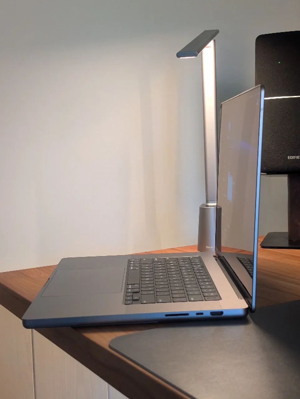 MacBook Pro 16 Polegadas (2023) - M2 Pro, 16GB, 512GB - Pouco uso