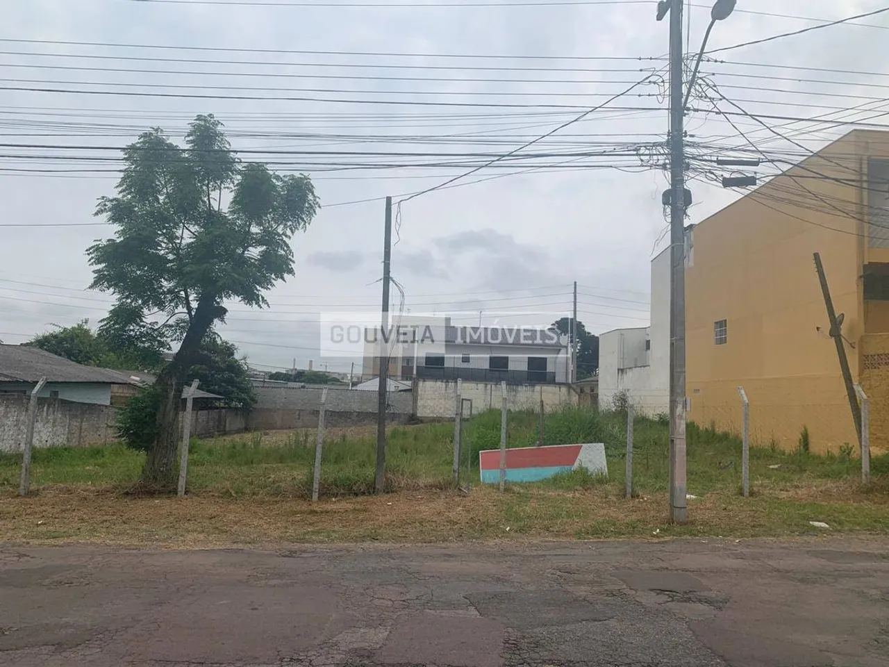 Terreno com 888 m², à venda por R$ 1.250.000 - Capão Raso, Curitiba (PR) - ZR-3