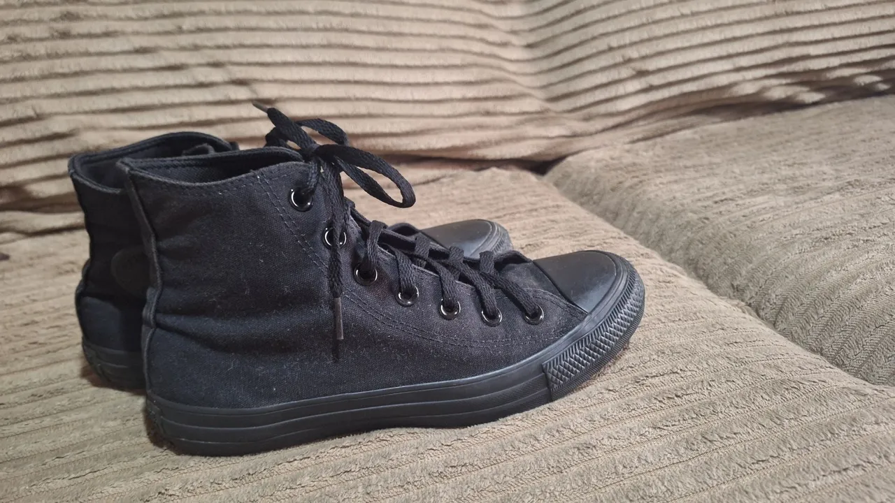 Tênis Converse All Star Cano Alto Preto usado 2 vezes apenas.