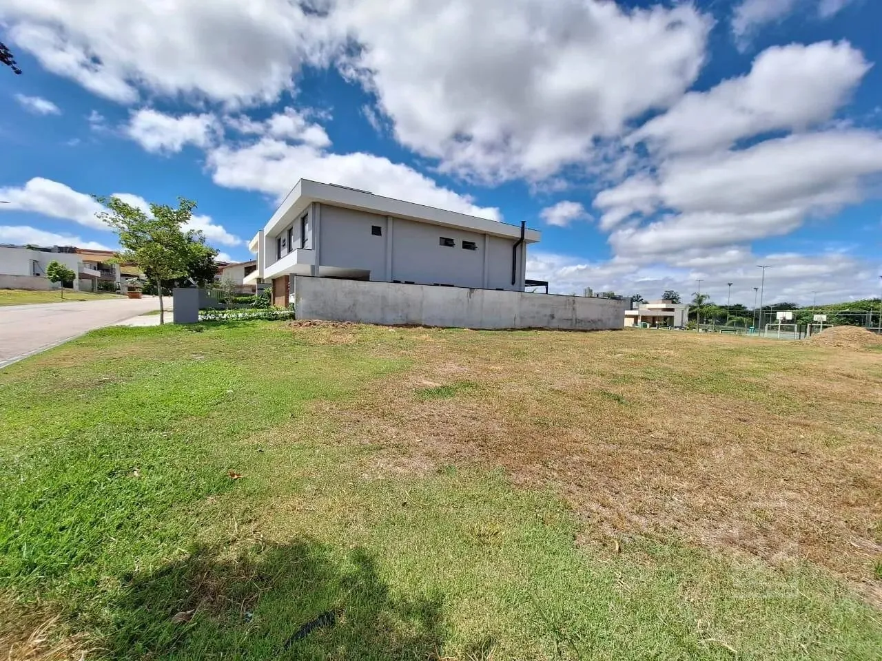 Terreno em Condomínio Fechado de Alto Padrão -SJC