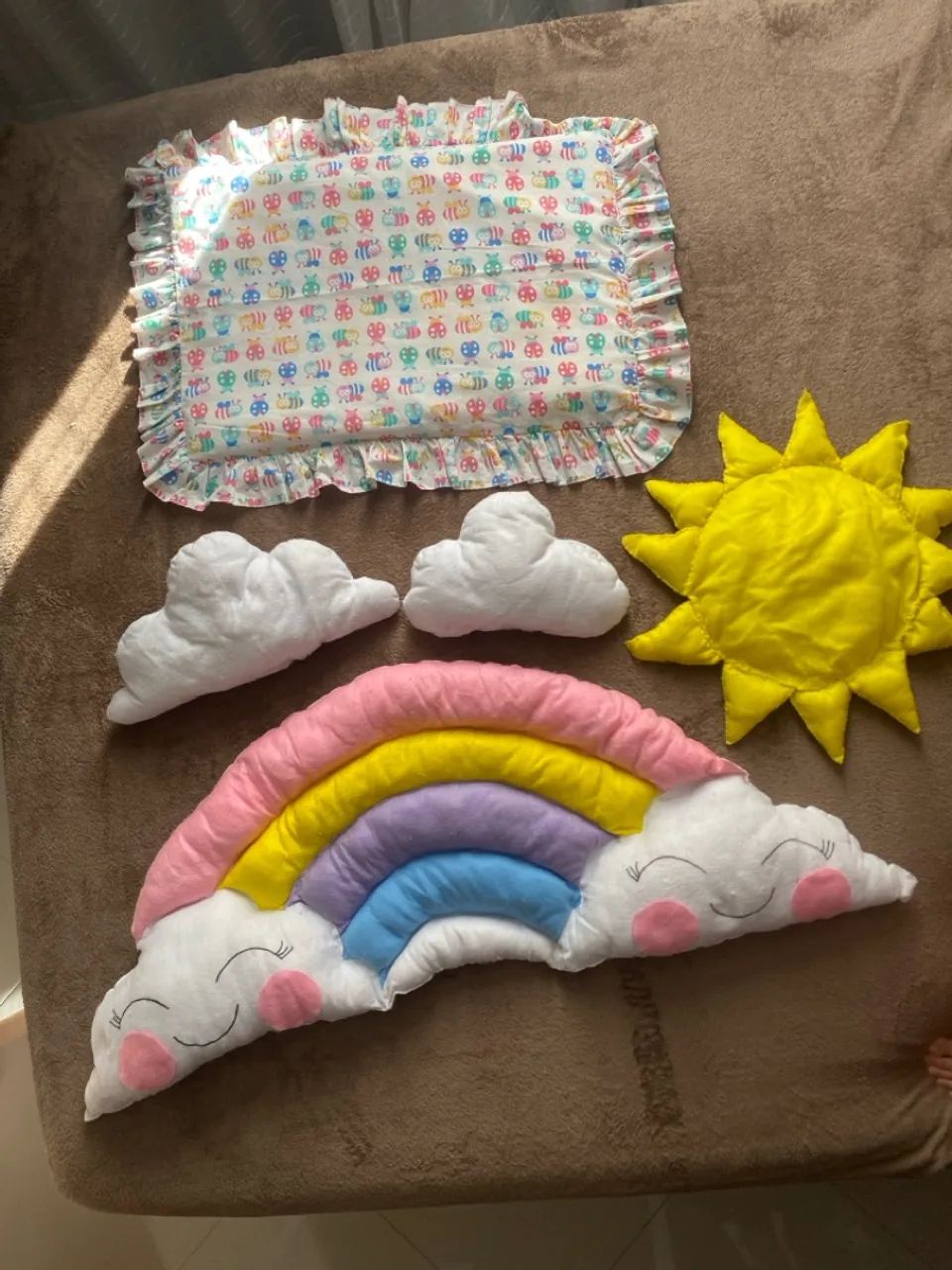 Kit Decorativo Nuvem Arco-Íris Sol e Nuvens - Pelúcia
