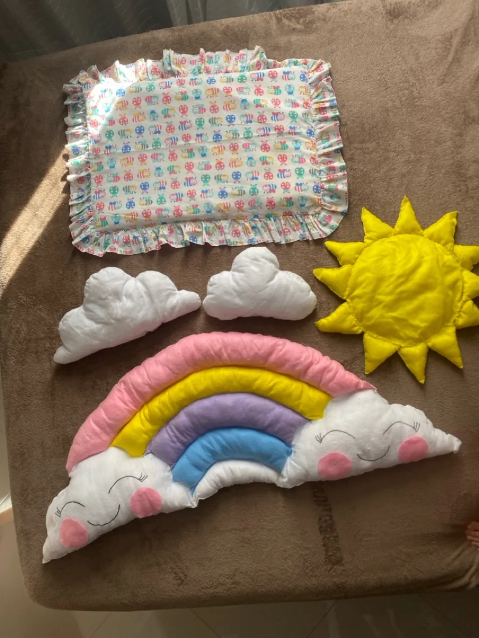 Kit Decorativo Nuvem Arco-Íris Sol e Nuvens - Pelúcia