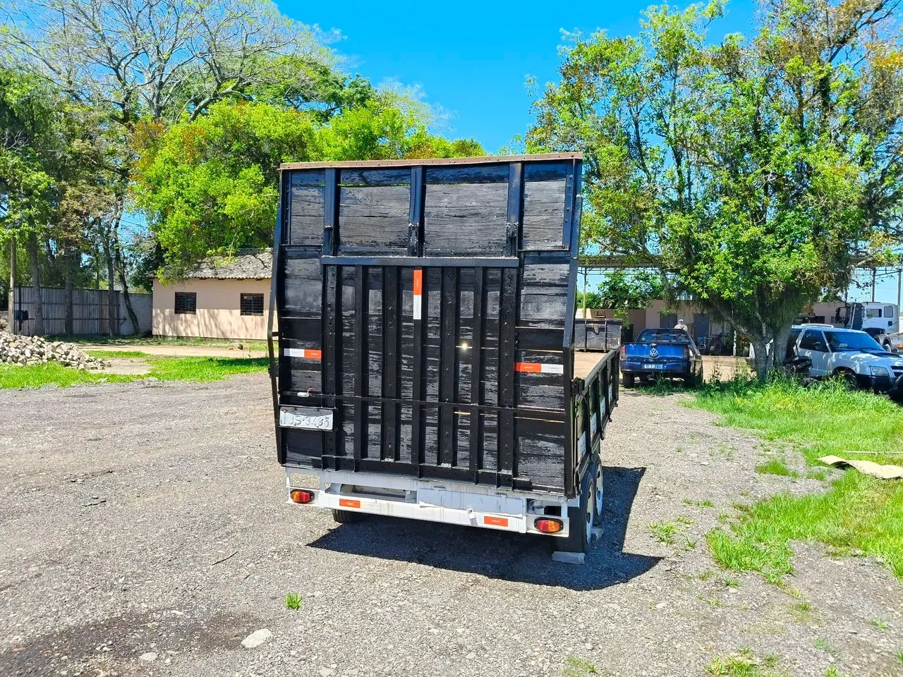 Reboque para máquinas tipo bobcat, mini escavadeira e rolo compactador. Emplacado - Foto 2