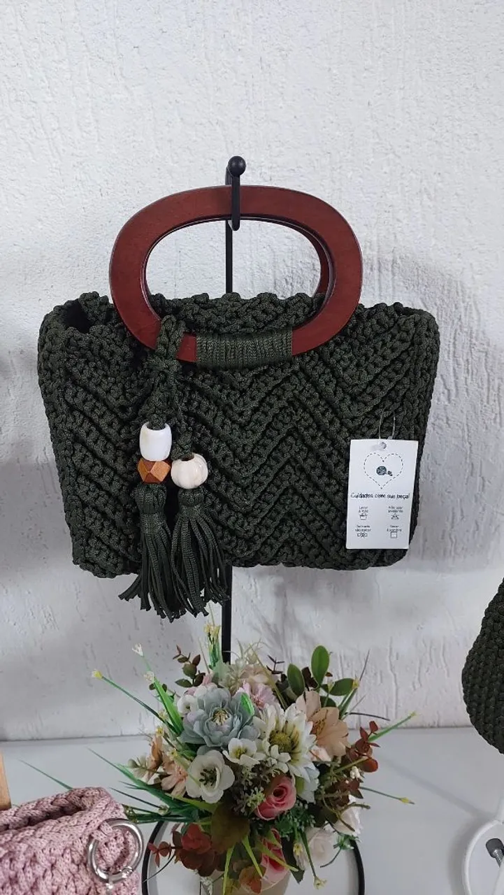 Bolsa Artesanal Verde com Alça de Madeira