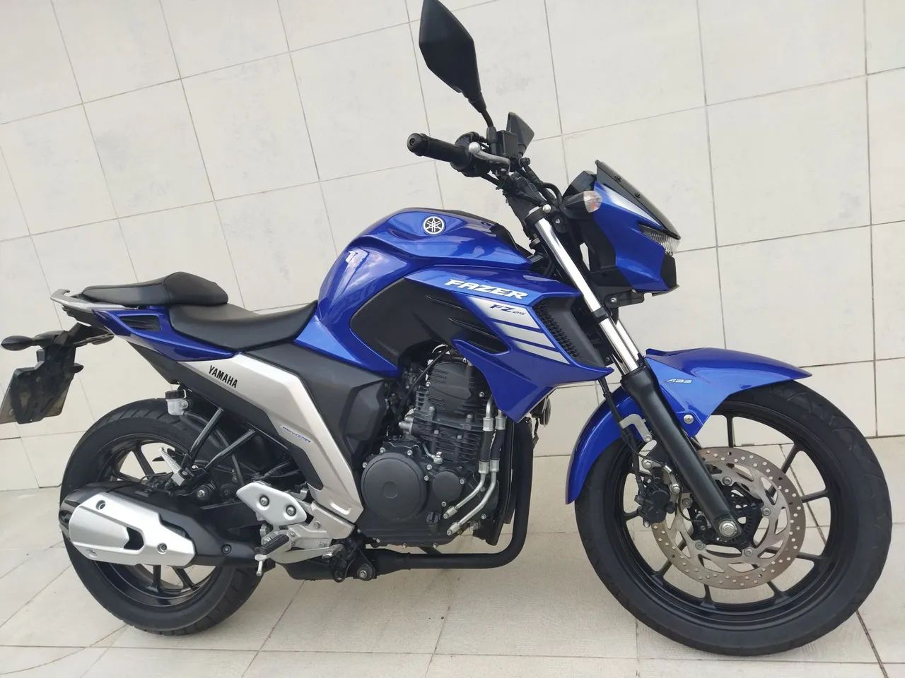 Fazer 250 ( FZ 25 ) 7.500 km , modelo 2023 ( Farol de LED ). - Foto 4