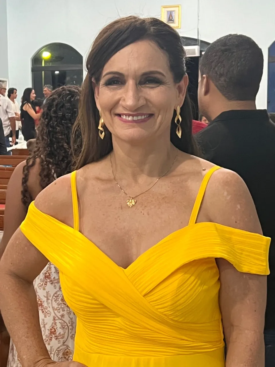 Vestido Amarelo Elegante