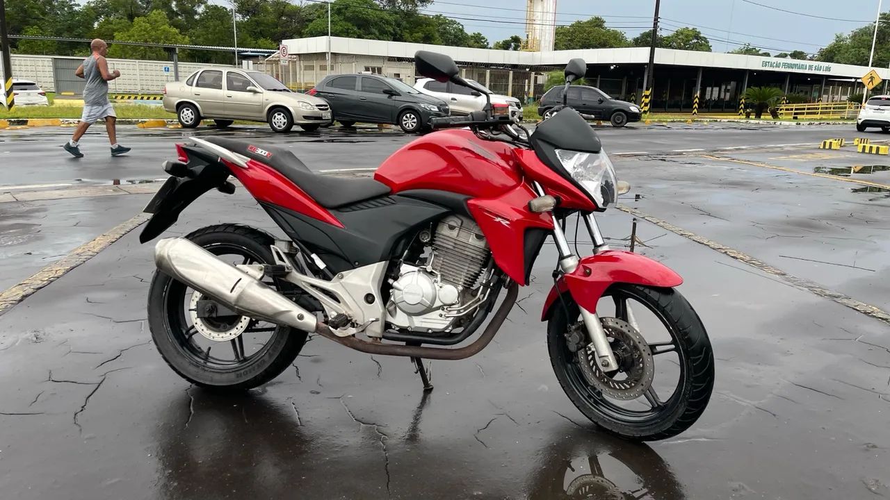 CB 300R 2015 muito nova