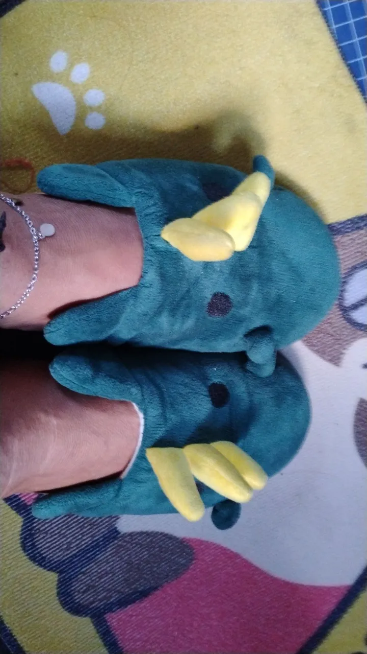 Pantufas de Dino Confortáveis e Divertidas