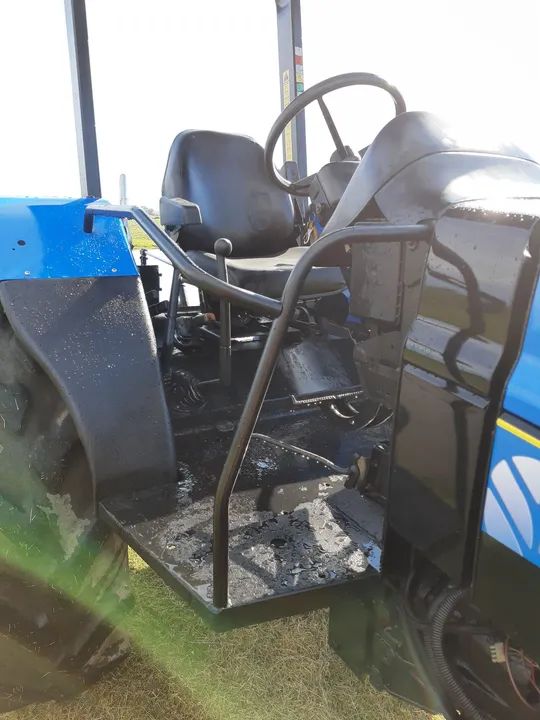 Trator New Holland TL75E MWM  - Foto 6