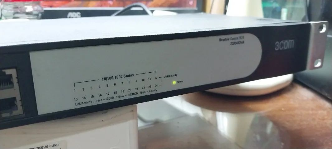 Switch 2824 3COM 24 portas usado e funcionando