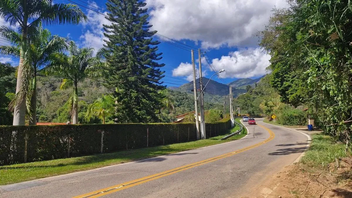 Itaipava - Petrópolis - RJ - Área Nobre ( 49.500 m2), deslumbrante as margens da rodovia