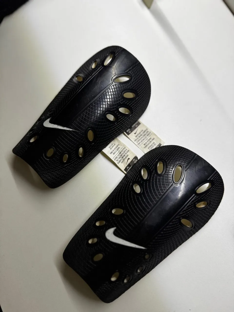Caneleira Nike J Guard