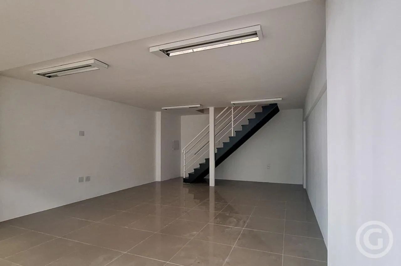 Loja com mezanino em ponto estratégico no Centro de Florianópolis - Foto 9