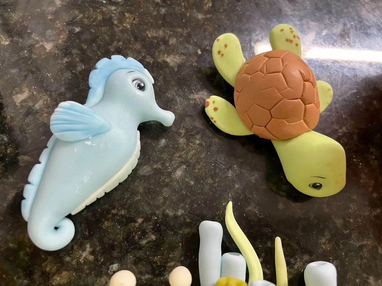 Biscuits pra bolo fundo do mar Polvo, baleia, cavalo marinho, tartaruga, vela 1 ano - Foto 4