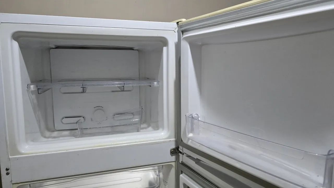 Geladeira Frost Free Consul duas portas - Foto 3