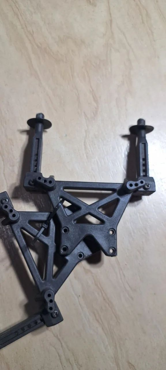 Rc Automodelo Base Suspensão Traxxas Tmaxx Emaxx  - Foto 2