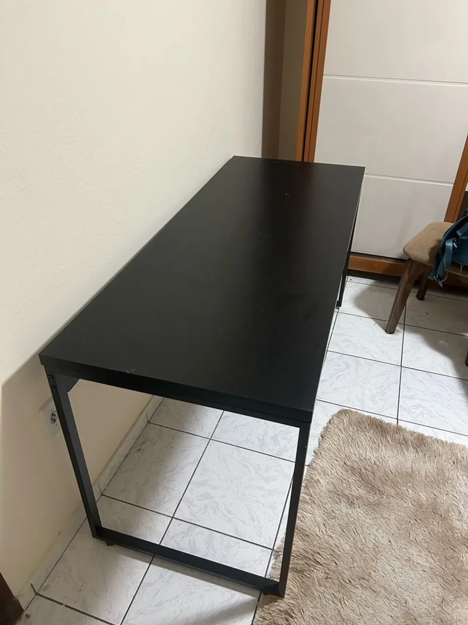 Mesa de escritório preta 