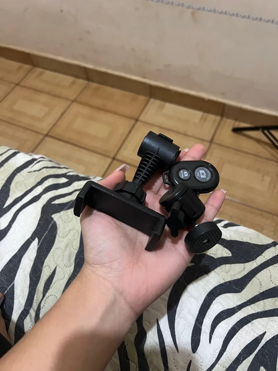Suporte para celular com controle e tripé