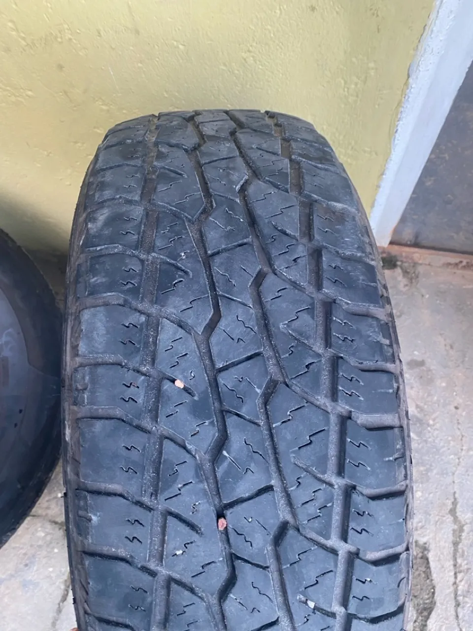 Vendo pneus 265/65/17