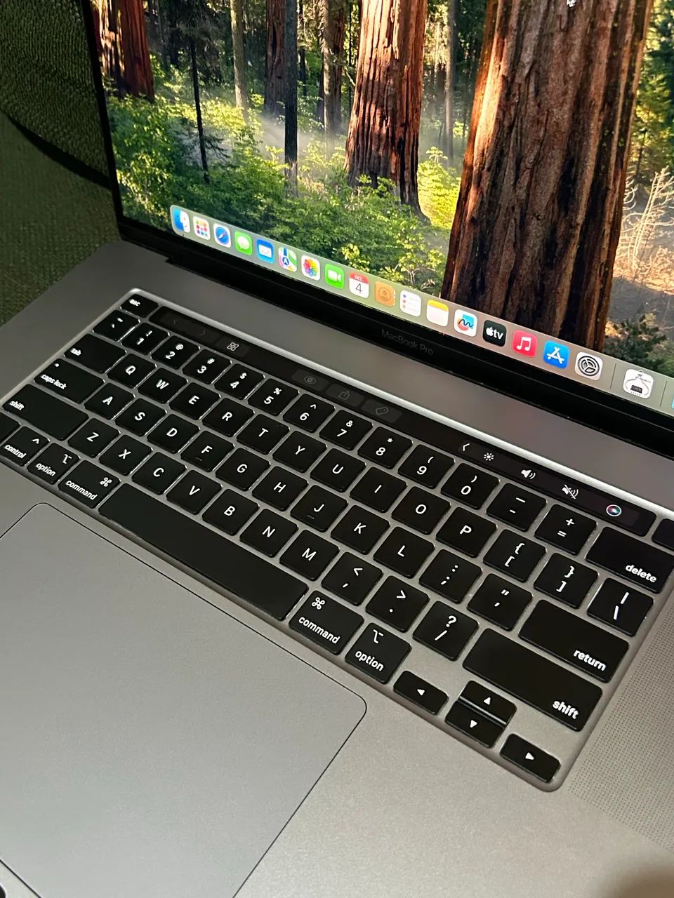 MacBook Pro touchbar 2019! Intel core i9! 16gb de ram! Ssd 1TB