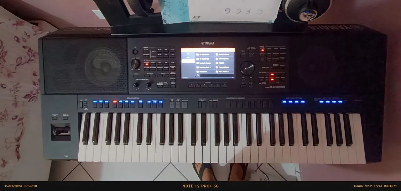 Teclado Yamaha PSR-SX900 - Seminovo