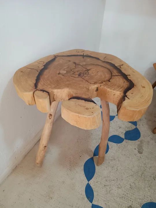 Mesa de madeira rústica 