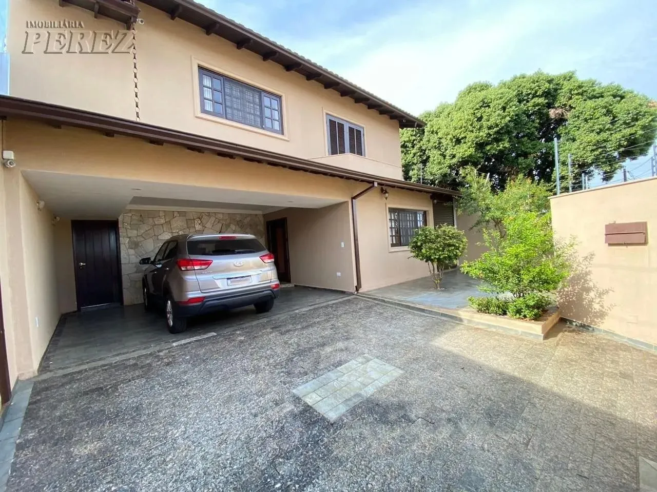 A Imobiliária Perez oferece à você essa ótima oportunidade de sobrado para venda em Londri