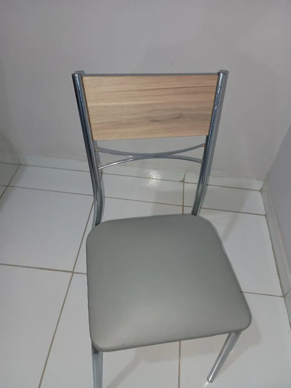 MESA MADEIRA COM 4 CADEIRAS  - Foto 4