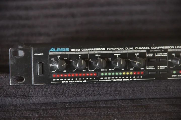 Alesis 3630 - Compressor Limiter e Gate - Equipamentos e