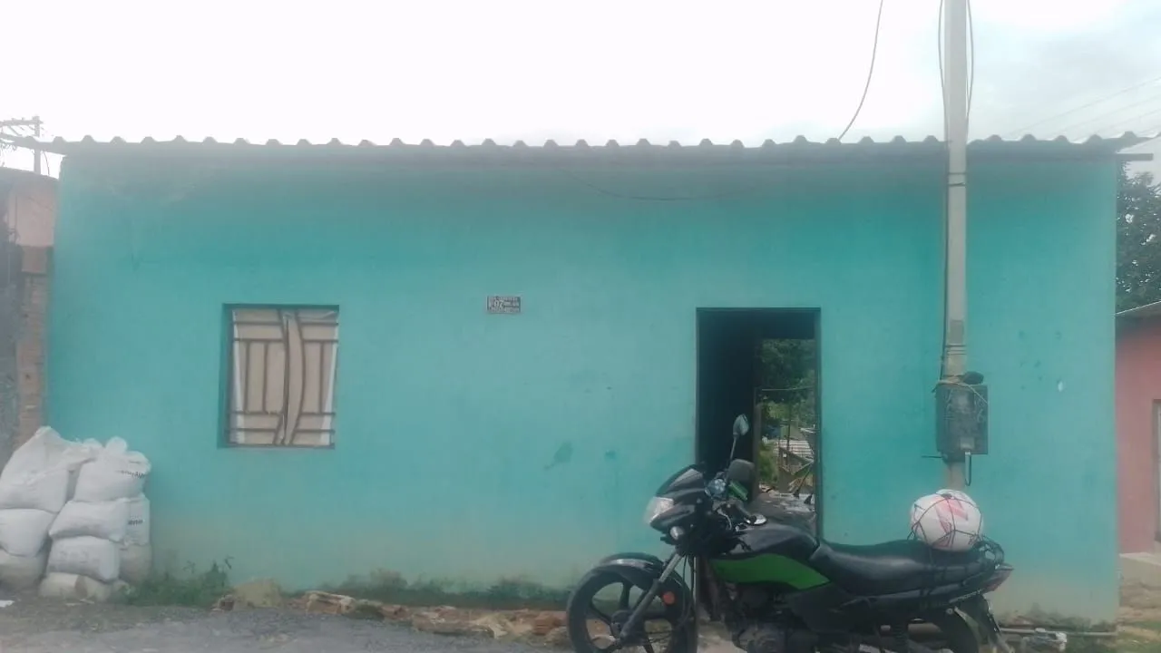 VENDE-SE ESTA CASA!!