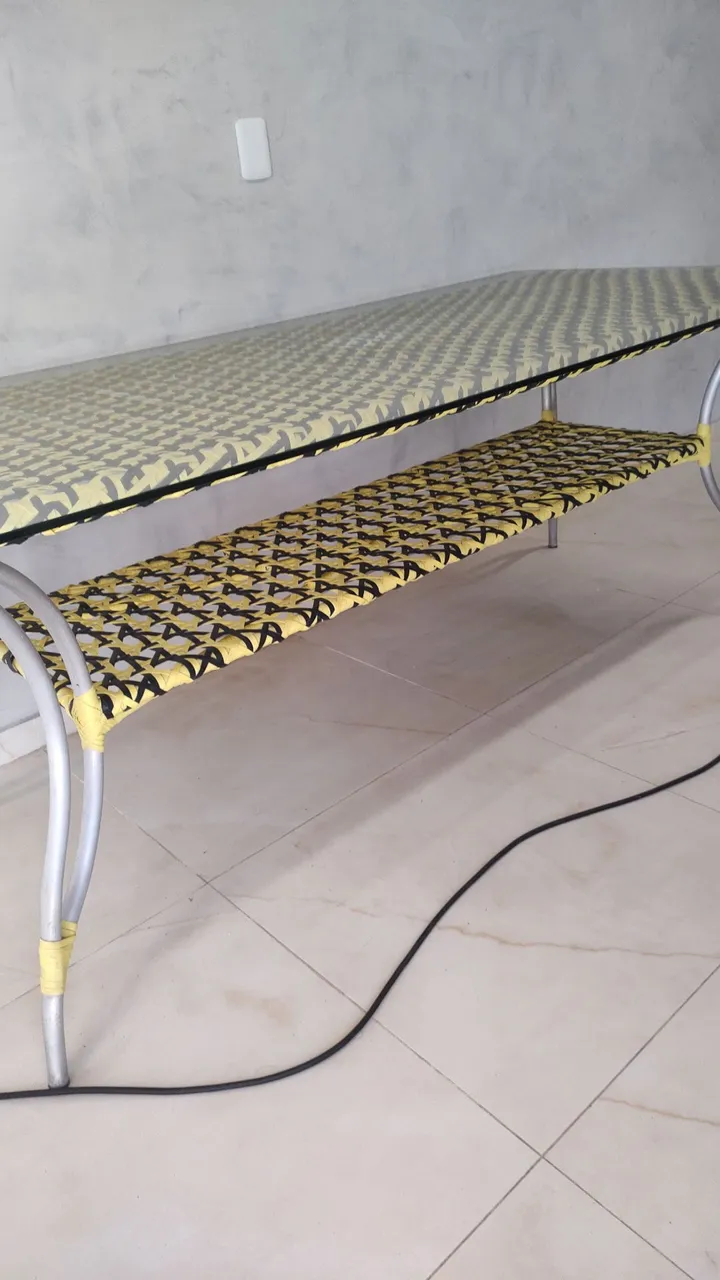MESA COM VIDRO TEMPERADO PARA VÁRIOS AMBIENTES.