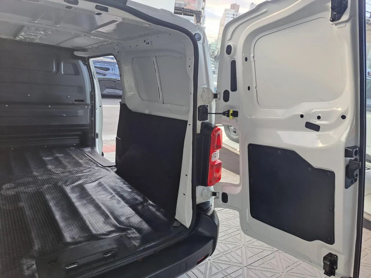 EXPERT FURGAO BUSINESS PACK DIESEL  BRANCA 2021/2022 - Foto 13