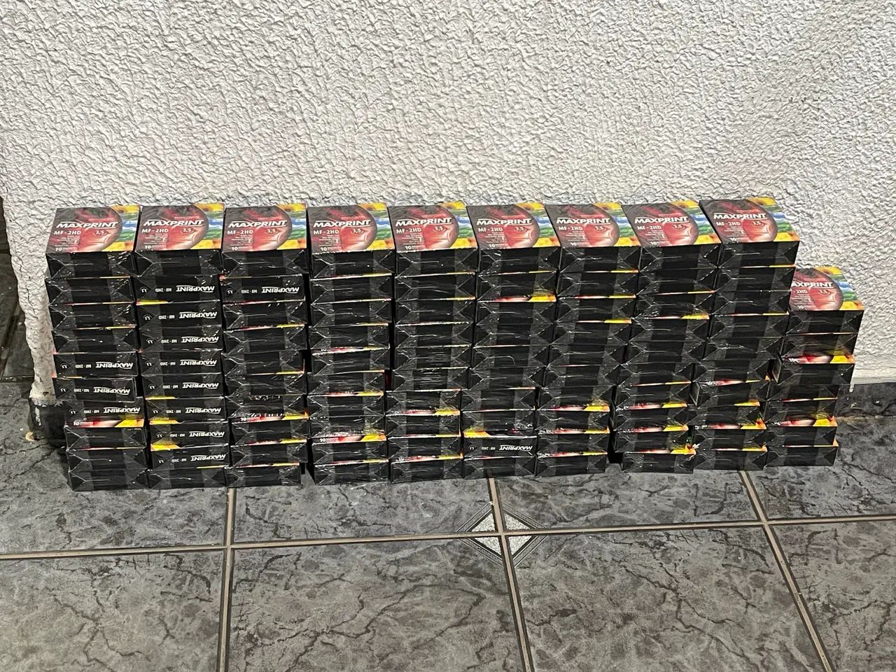 Lote 90 caixas DISQUETE MAXPRINT 2HD 3.5 1.44MB - Foto 3